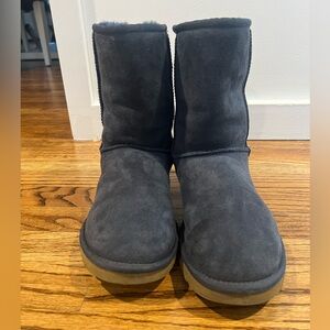 Uggs classic short boot.